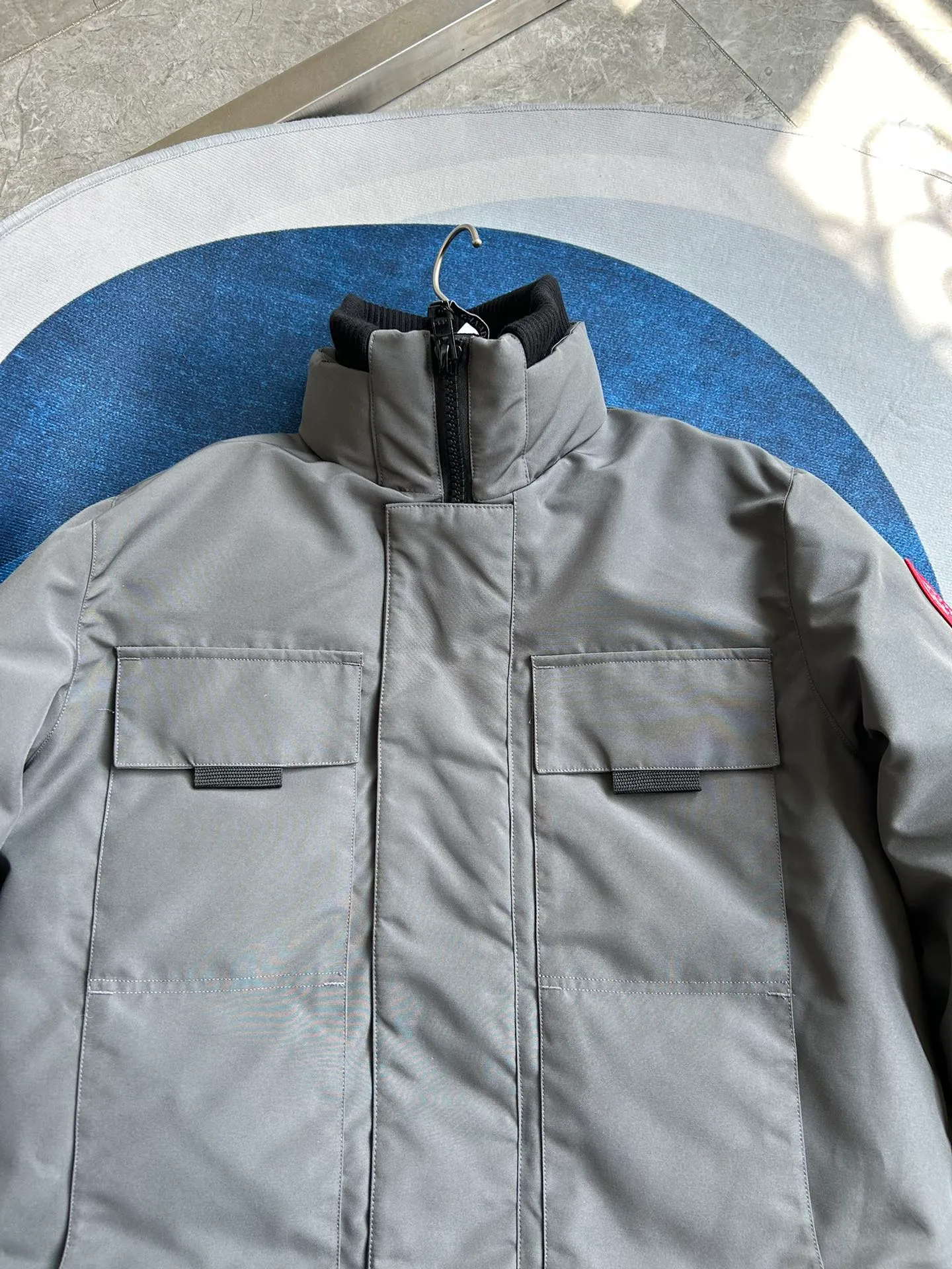 P840 E24 model 5816M Expedition men's gray detail picture. Sizes: XS S M L XL XXL.